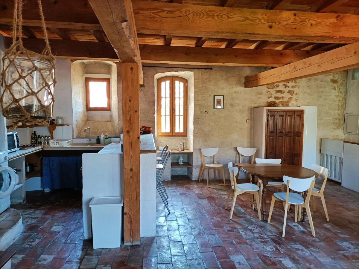 Maison Atypique Coeur De Village Historique Villeneuve-les-Avignon Luaran gambar