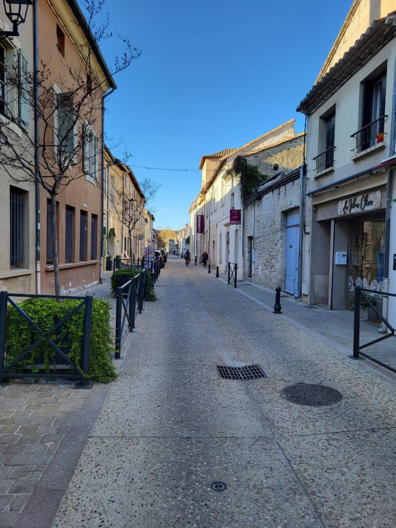 Maison Atypique Coeur De Village Historique Villeneuve-les-Avignon Luaran gambar